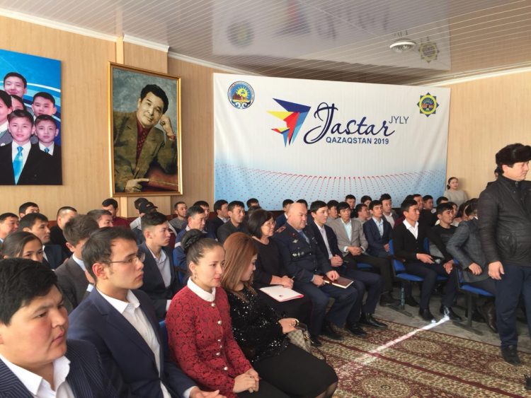 Отырар ауданының әкімі Ерлан Айтаxанов жалынды жастармен жүздесті