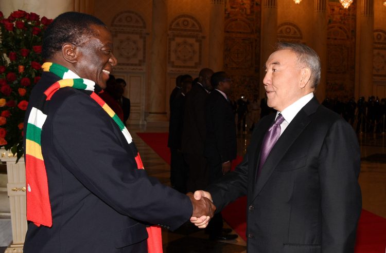 Нұрсұлтан Назарбаев Зимбабве Республикасының Президенті Эммерсон Мнангагвамен кездесті