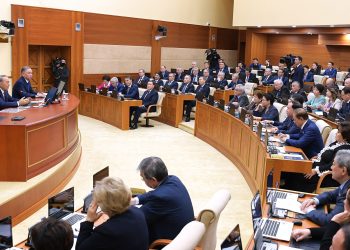 Участие в пленарном заседании Мажилиса Парламента