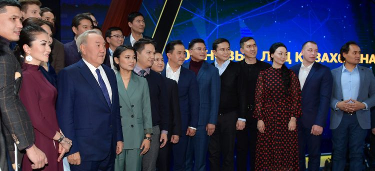 Мемлекет басшысы «Қазақстандағы 100 жаңа есім» жобасына қатысушылармен кездесті