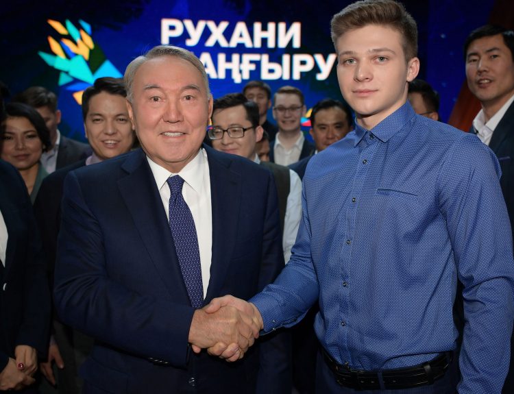 Мемлекет басшысы «Қазақстандағы 100 жаңа есім» жобасына қатысушылармен кездесті