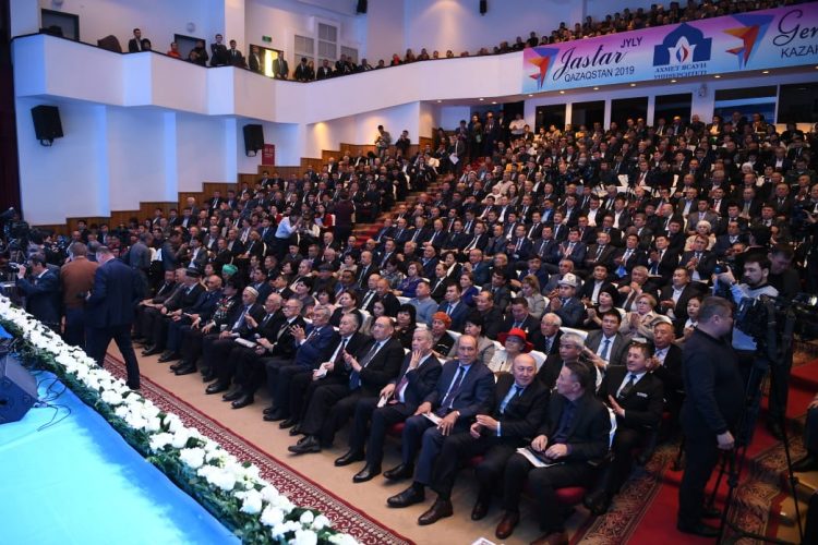 Жаңа облыстың тұңғыш әкімі халыққа есеп берді