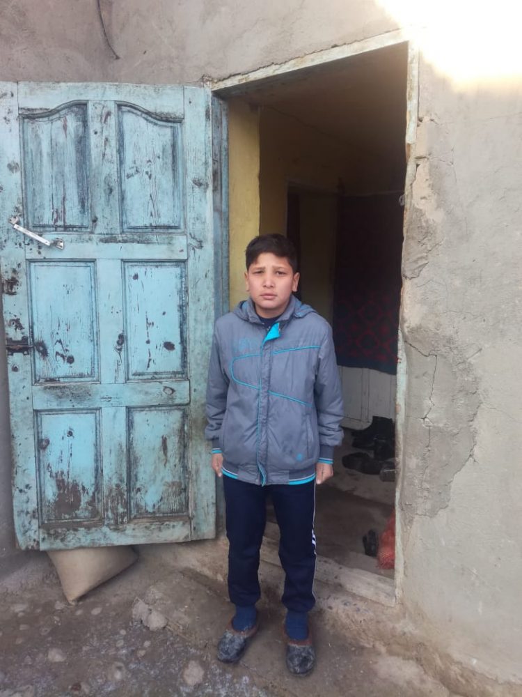 Желідегі темір өткізуші баланың отбасы жаңа үйге көшті