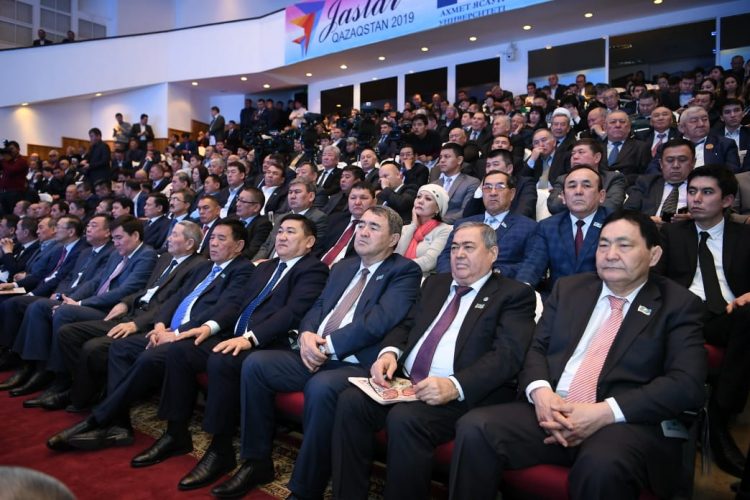 Жаңа облыстың тұңғыш әкімі халыққа есеп берді