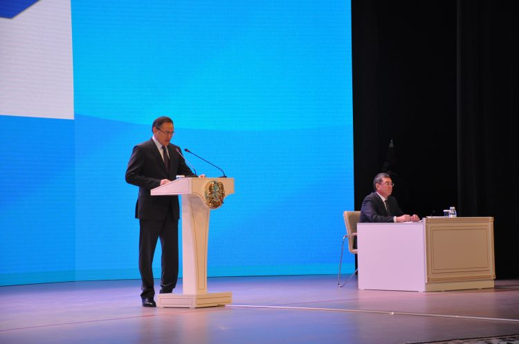 Өңірлердің өсуі: Жамбыл облысының әкімі Асқар Мырзахметовтің халық алдындағы есеп беру кездесуі өтіп жатыр