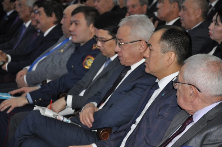 Өңірлердің өсуі: Жамбыл облысының әкімі Асқар Мырзахметовтің халық алдындағы есеп беру кездесуі өтіп жатыр