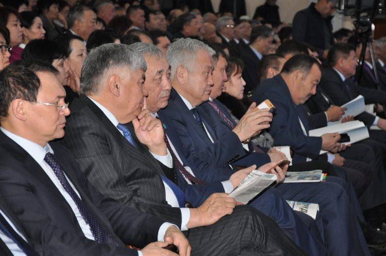 Өңірлердің өсуі: Жамбыл облысының әкімі Асқар Мырзахметовтің халық алдындағы есеп беру кездесуі өтіп жатыр