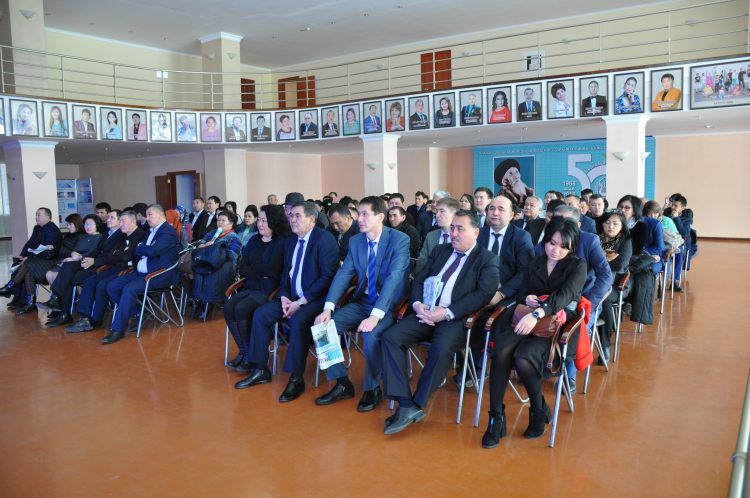 Өңірлердің өсуі: Жамбыл облысының әкімі Асқар Мырзахметовтің халық алдындағы есеп беру кездесуі өтіп жатыр