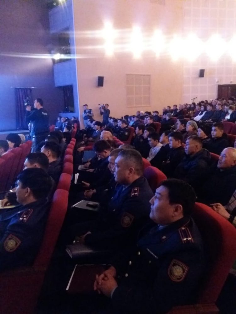 Шымкент қалалық полиция департаментінің басшысы есеп беруде