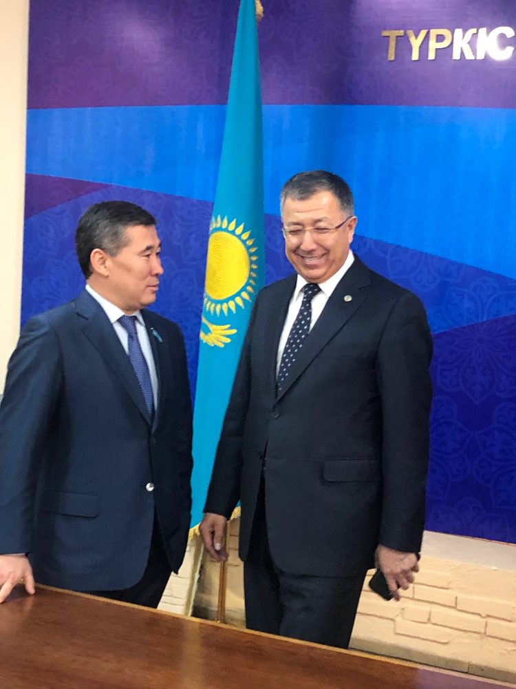 Түркістан тізгінін ұстаған тұңғыш әкім депутаттармен бас қосты