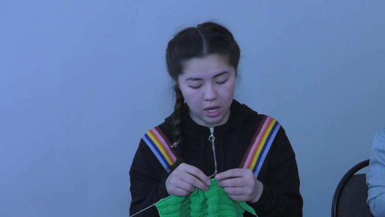 Жетім көрсең жебей жүр