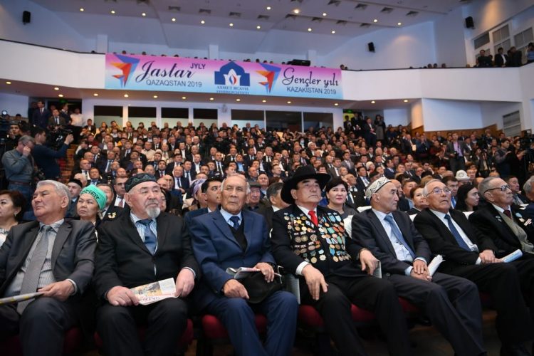 Жаңа облыстың тұңғыш әкімі халыққа есеп берді