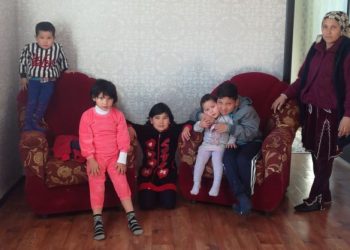 Желідегі темір өткізуші баланың отбасы жаңа үйге көшті