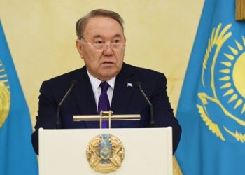 Назарбаев Парламент Мәжілісінің отырысына қатысып жатыр