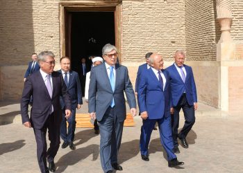 Қазақстан Президенті Қожа Ахмет Яссауи кесенесіне барды