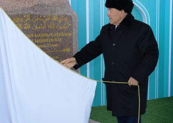 Елбасы Астана қаласында салынатын жаңа мешіттің іргетасын қалау рәсіміне қатысты