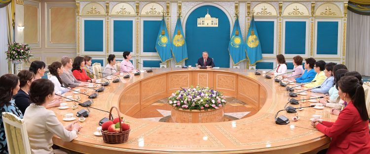 Назарбаев: Әлемді ана мейірімі сақтап тұр