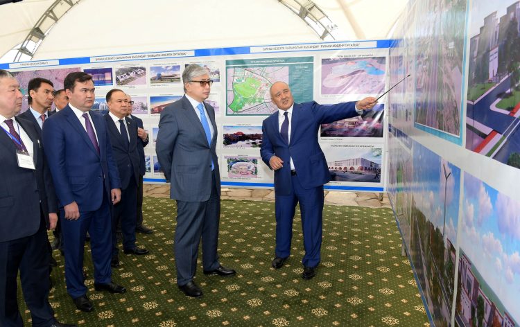 Қазақстан Президенті Қожа Ахмет Яссауи кесенесіне барды