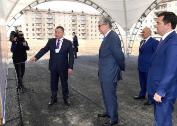 Тоқаев «Нұрлы жер» бағдарламасымен салынып жатқан үйлердің құрылысымен танысты