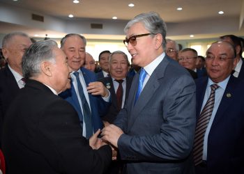 Қазақстан Президенті түркістандықтармен кездесті