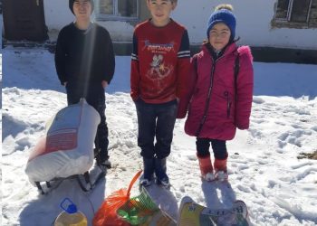 Дәрігерлер көпбалалы және әлеуметтік жағынан аз қамтамасыз етілген отбасыларды қолдау мақсатында қайырымдылық көрсетуде