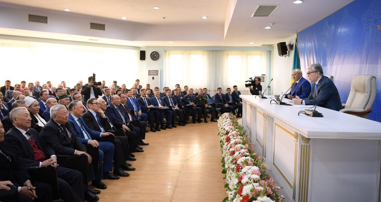 Қазақстан Президенті түркістандықтармен кездесті