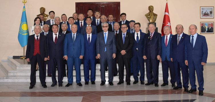 Қазақстан Президенті түркістандықтармен кездесті