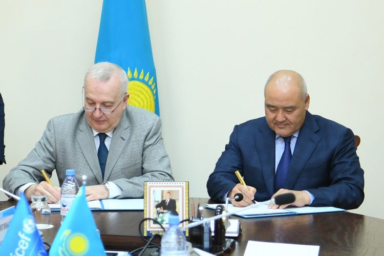 ТҮРКІСТАНДА АНА МЕН БАЛА ДӘРІГЕРІН ДАЯРЛАЙТЫН ОРТАЛЫҚ АШЫЛДЫ