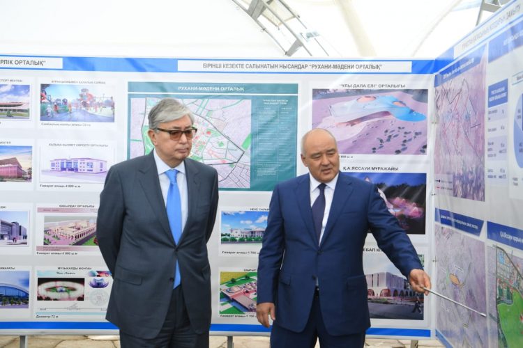 Қазақстан Президенті Қожа Ахмет Яссауи кесенесіне барды