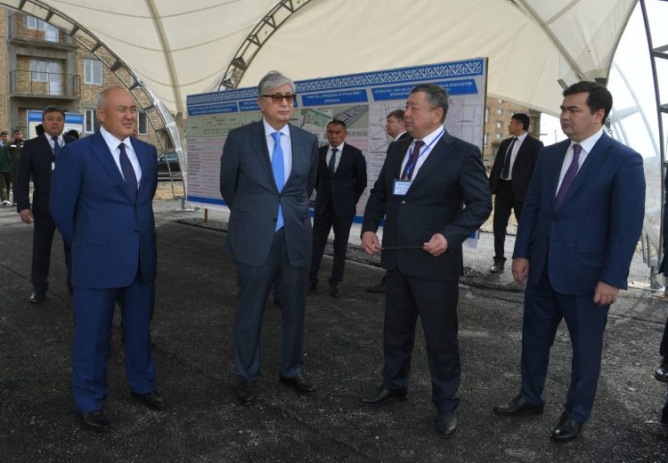 Қазақстан Президенті Қожа Ахмет Яссауи кесенесіне барды