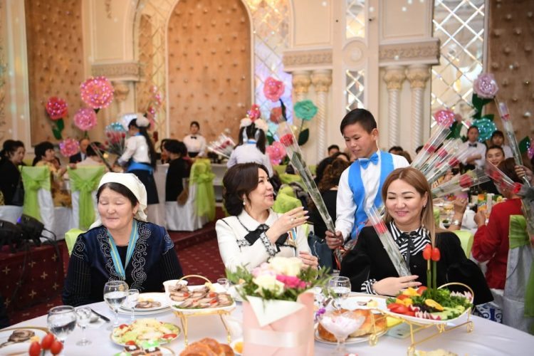 «Ана — өмірдің шуағы»