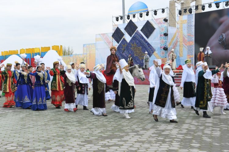 Түркістанда 2000 литр наурыз көже таратылды