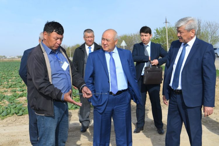 Шөкеев: Шаруаларға арналған полиэтилен өнімдерін қолға алуымыз керек