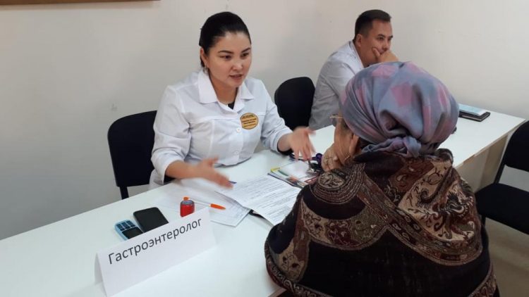 Отырар ауданының екі жүзден астам көпбалалы аналарына бір күнде толық медициналық көмек көрсетілді