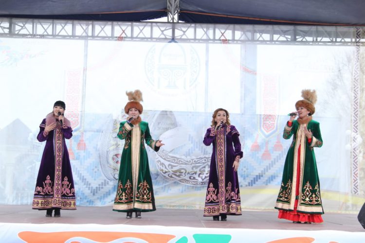 СЕНБІ КҮНІ ТҮРКІСТАНДЫҚТАР КӨРМЕ МЕН КОНЦЕРТТІК БАҒДАРЛАМА ТАМАШАЛАДЫ