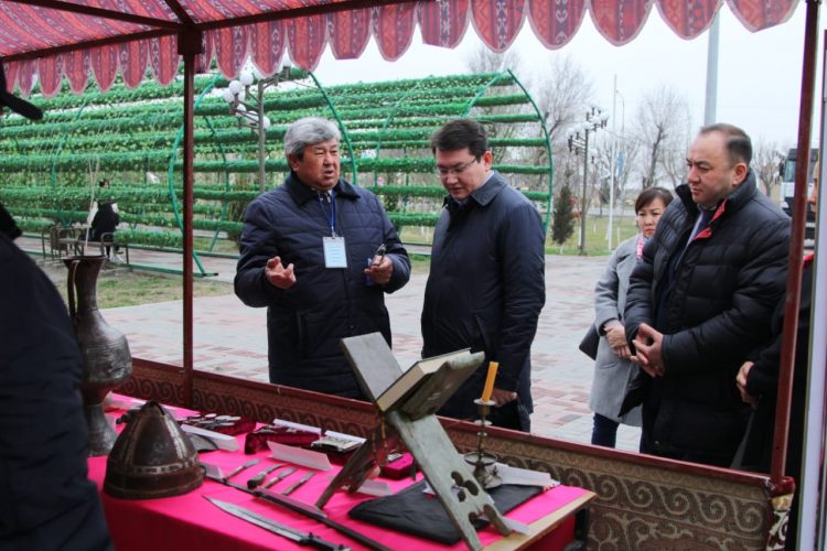 СЕНБІ КҮНІ ТҮРКІСТАНДЫҚТАР КӨРМЕ МЕН КОНЦЕРТТІК БАҒДАРЛАМА ТАМАШАЛАДЫ