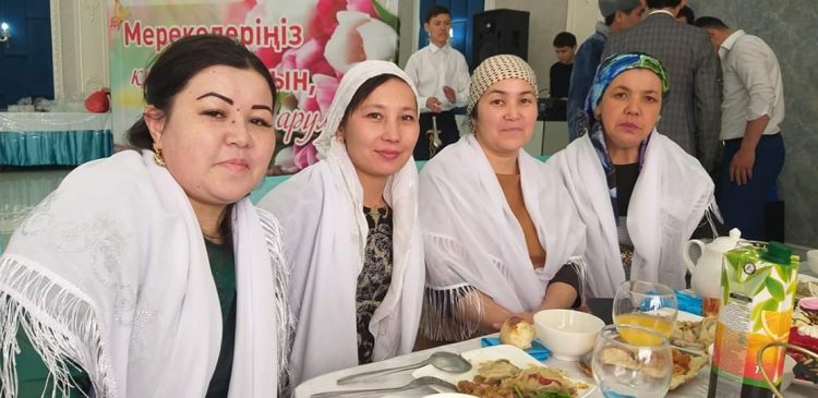 Төлеби ауданының әкімдігі ақ жаулықты аналарға құрмет көрсетті. ФОТОРЕПОРТАЖ