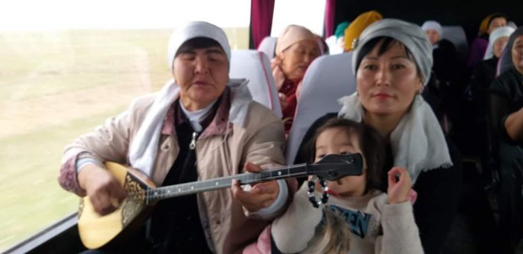 Төлеби ауданының әкімдігі ақ жаулықты аналарға құрмет көрсетті. ФОТОРЕПОРТАЖ