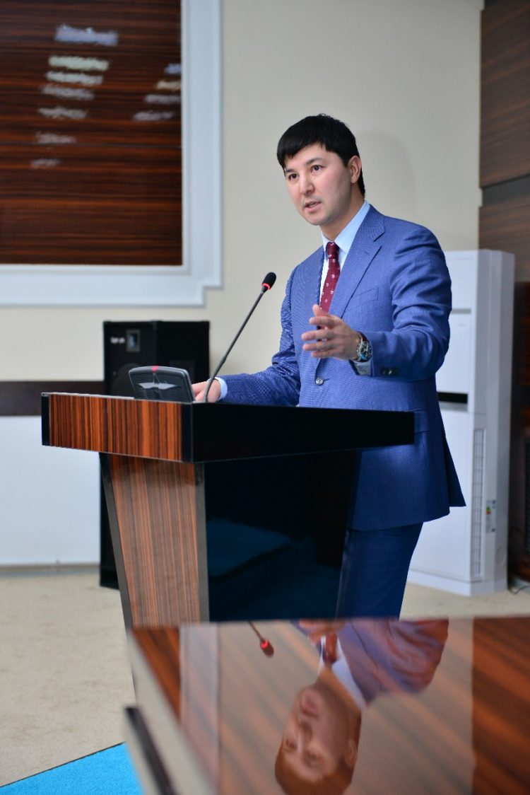 Әбдірахымов: Қарапайым заттар шығаратын өндірістеріне баса назар аудару керек