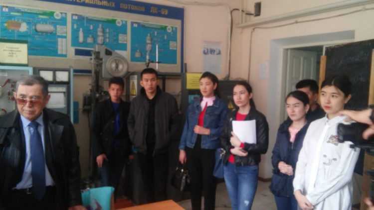 Шымкент мұнай өңдеу зауытынан іргелі оқу ордасына 4000 кітап