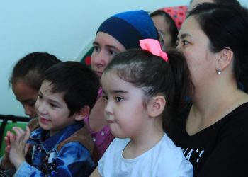 Жерде бір бала қуанса, көкте мың періште шаттанады…