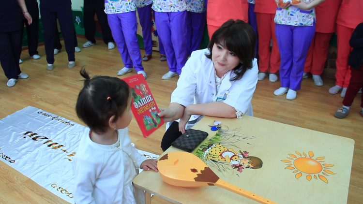 Жерде бір бала қуанса, көкте мың періште шаттанады…