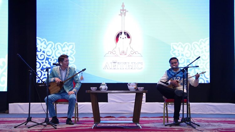 Сансыз баб жатқан — Сайрамда айтыс өтті