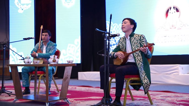 Сансыз баб жатқан — Сайрамда айтыс өтті