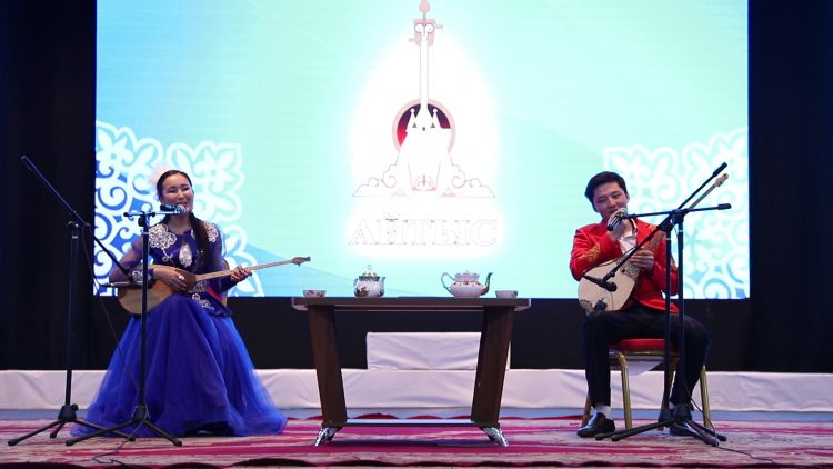 Сансыз баб жатқан — Сайрамда айтыс өтті