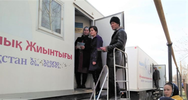 ТҮРКІСТАН: ЖЕТІСАЙ АУДАНЫНДА МЫҢНАН АСА КӨПБАЛАЛЫ АНА МЕН БАЛАҒА МЕДИЦИНАЛЫҚ КӨМЕК КӨРСЕТІЛДІ