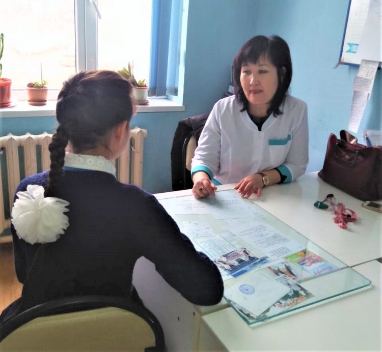 ТҮРКІСТАН: ЖЕТІСАЙ АУДАНЫНДА МЫҢНАН АСА КӨПБАЛАЛЫ АНА МЕН БАЛАҒА МЕДИЦИНАЛЫҚ КӨМЕК КӨРСЕТІЛДІ