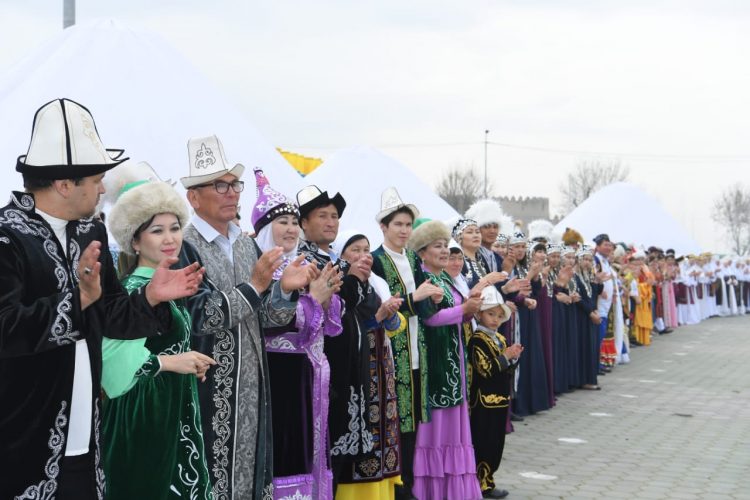 Түркістанда 2000 литр наурыз көже таратылды