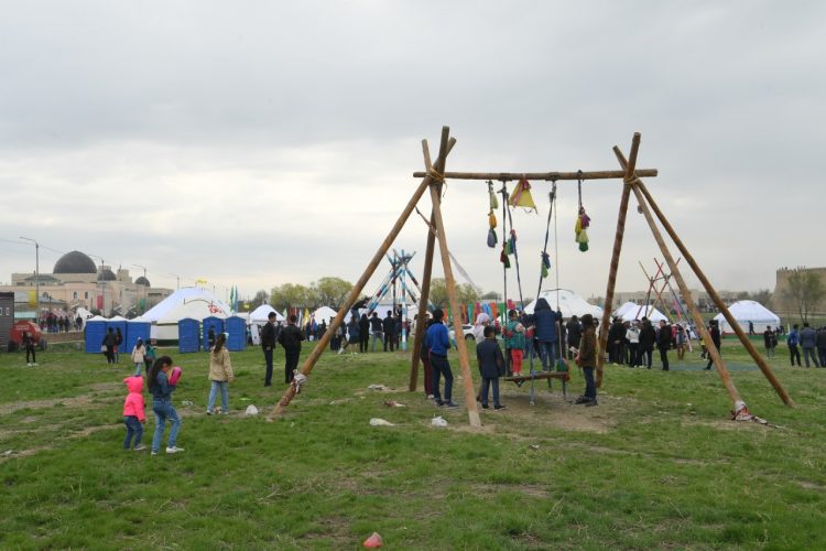 Түркістанда 2000 литр наурыз көже таратылды