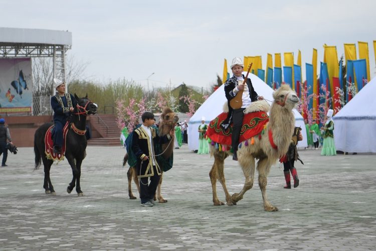 Түркістанда 2000 литр наурыз көже таратылды